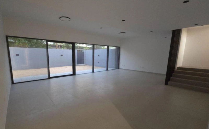 Geräumiges 3-Schlafzimmer-Stadthaus mit großem Grundriss und modernen Annehmlichkeiten