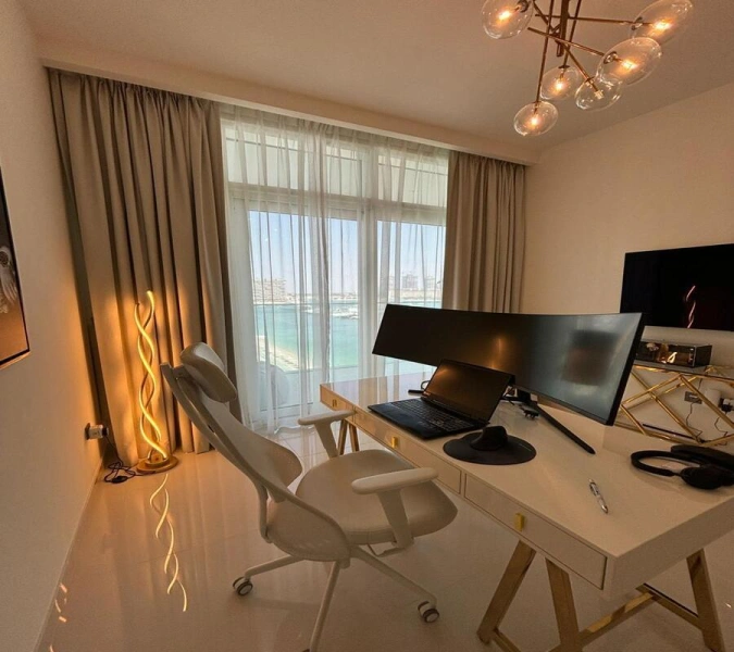 Geräumige 3-Zimmer-Wohnung mit Dienstzimmer, Blick auf den Yachthafen