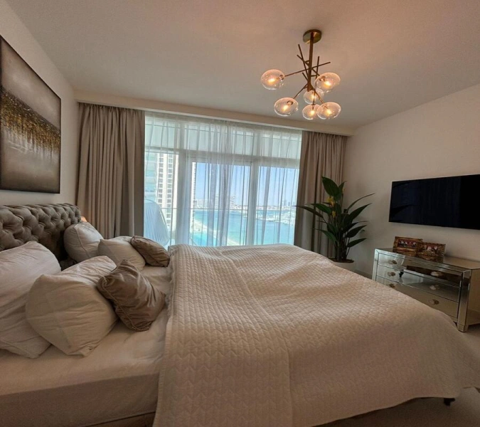 Geräumige 3-Zimmer-Wohnung mit Dienstzimmer, Blick auf den Yachthafen