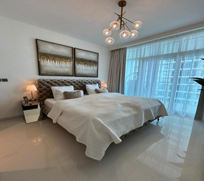 Geräumige 3-Zimmer-Wohnung mit Dienstzimmer, Blick auf den Yachthafen