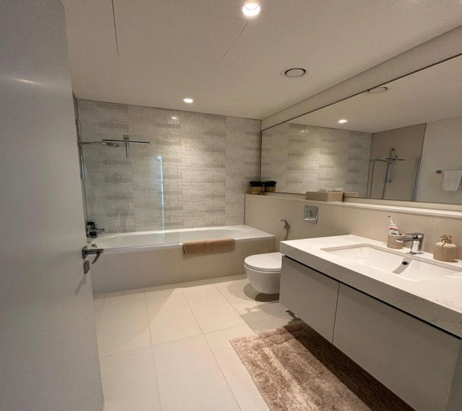 Geräumige 3-Zimmer-Wohnung mit Dienstzimmer, Blick auf den Yachthafen