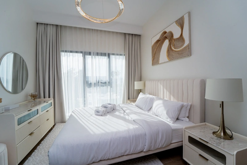 Stilvolles 4-Schlafzimmer-Stadthaus | Vollständig möbliert | Moderne Ausstattung &amp; geräumiges Layout