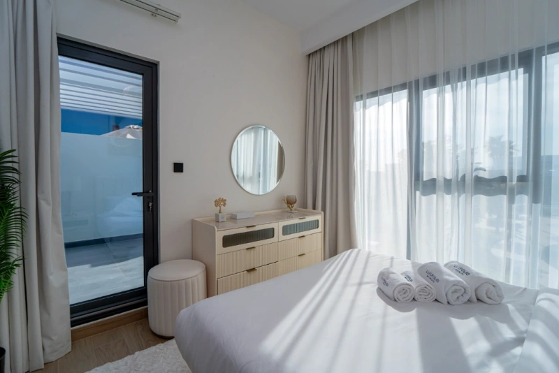 Stilvolles 4-Schlafzimmer-Stadthaus | Vollständig möbliert | Moderne Ausstattung &amp; geräumiges Layout