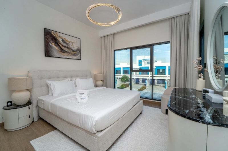 Stilvolles 4-Schlafzimmer-Stadthaus | Vollständig möbliert | Moderne Ausstattung &amp; geräumiges Layout