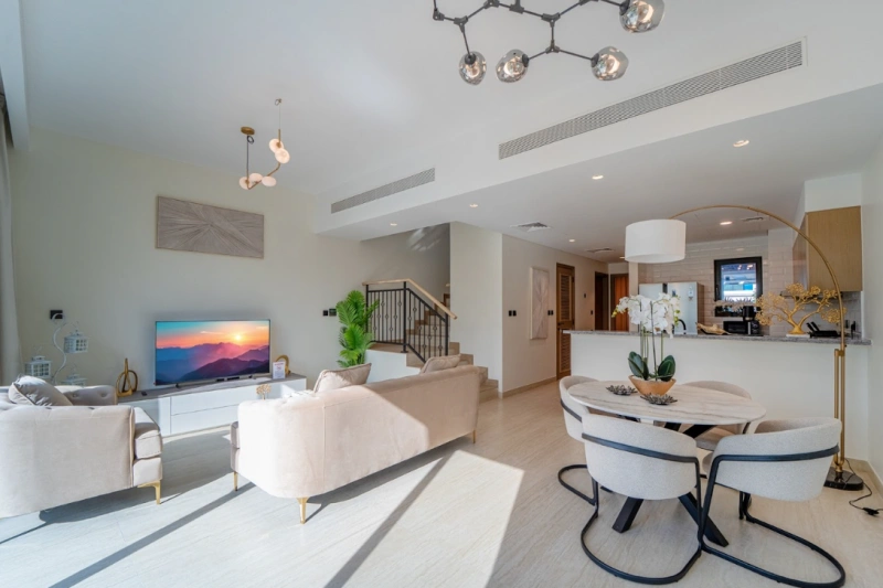 Stilvolles 4-Schlafzimmer-Stadthaus | Vollständig möbliert | Moderne Ausstattung &amp; geräumiges Layout