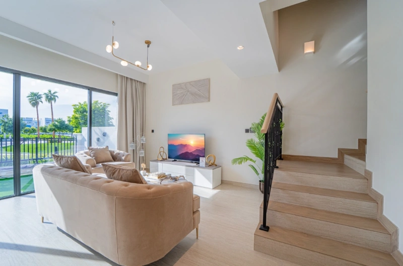 Stilvolles 4-Schlafzimmer-Stadthaus | Vollständig möbliert | Moderne Ausstattung &amp; geräumiges Layout