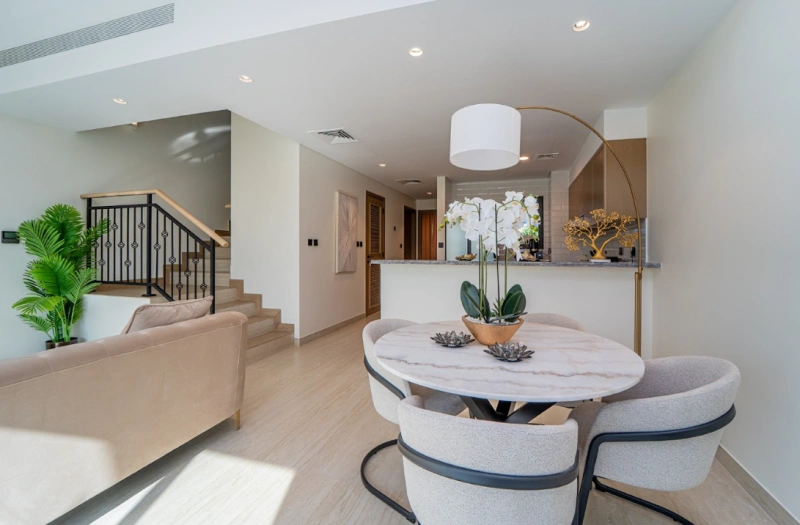 Stilvolles 4-Schlafzimmer-Stadthaus | Vollständig möbliert | Moderne Ausstattung &amp; geräumiges Layout