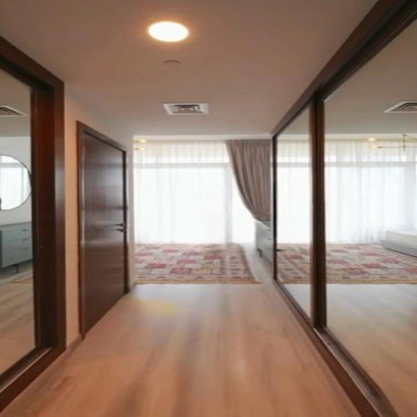 Geräumige 2bed Duplex Apt mit Huge Layout