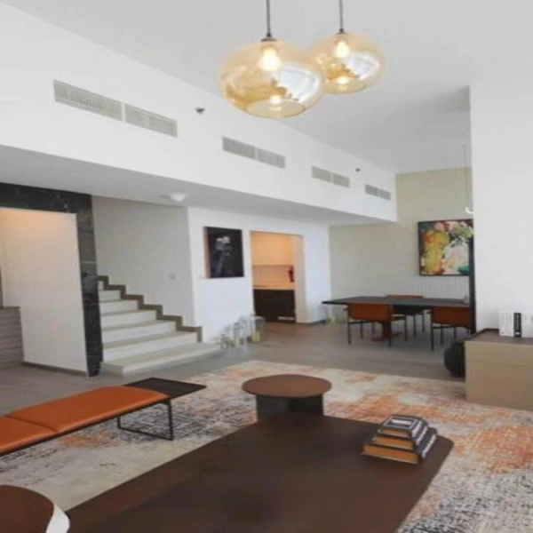 Geräumige 2bed Duplex Apt mit Huge Layout