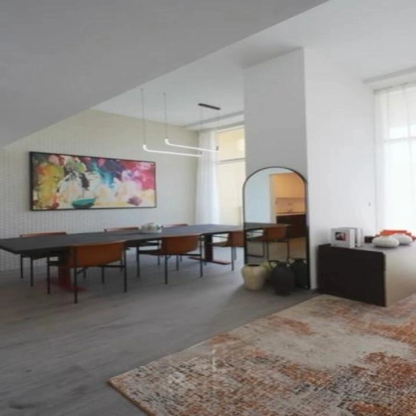 Geräumige 2bed Duplex Apt mit Huge Layout