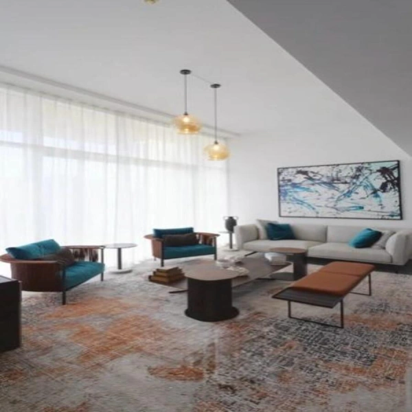 Geräumige 2bed Duplex Apt mit Huge Layout