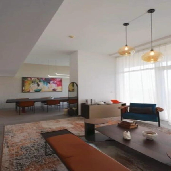 Geräumige 2bed Duplex Apt mit Huge Layout