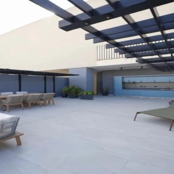 Geräumige 2bed Duplex Apt mit Huge Layout