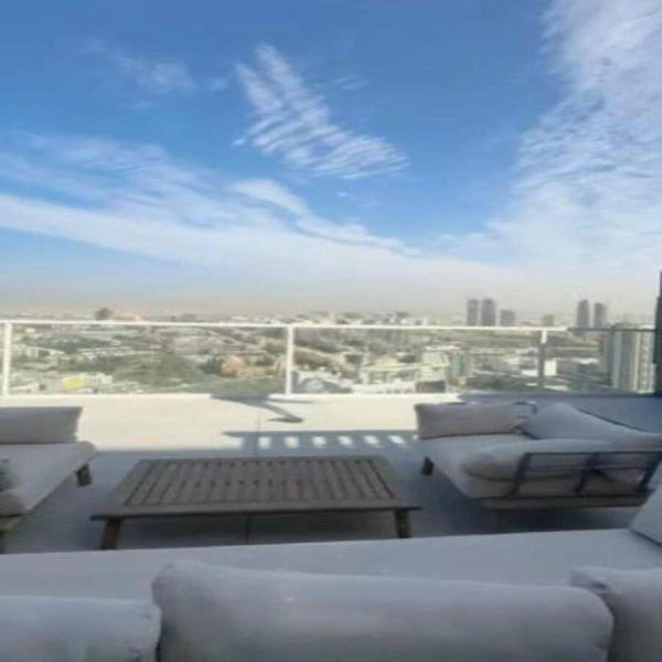 Geräumige 2bed Duplex Apt mit Huge Layout