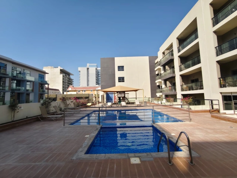 Atemberaubende 2-Zimmer-Wohnung mit Dienstmädchen Zimmer und große Annehmlichkeiten