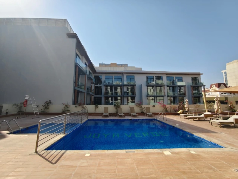 Atemberaubende 2-Zimmer-Wohnung mit Dienstmädchen Zimmer und große Annehmlichkeiten