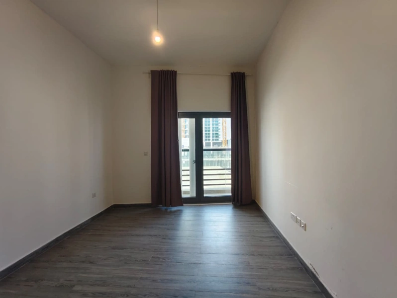 Atemberaubende 2-Zimmer-Wohnung mit Dienstmädchen Zimmer und große Annehmlichkeiten