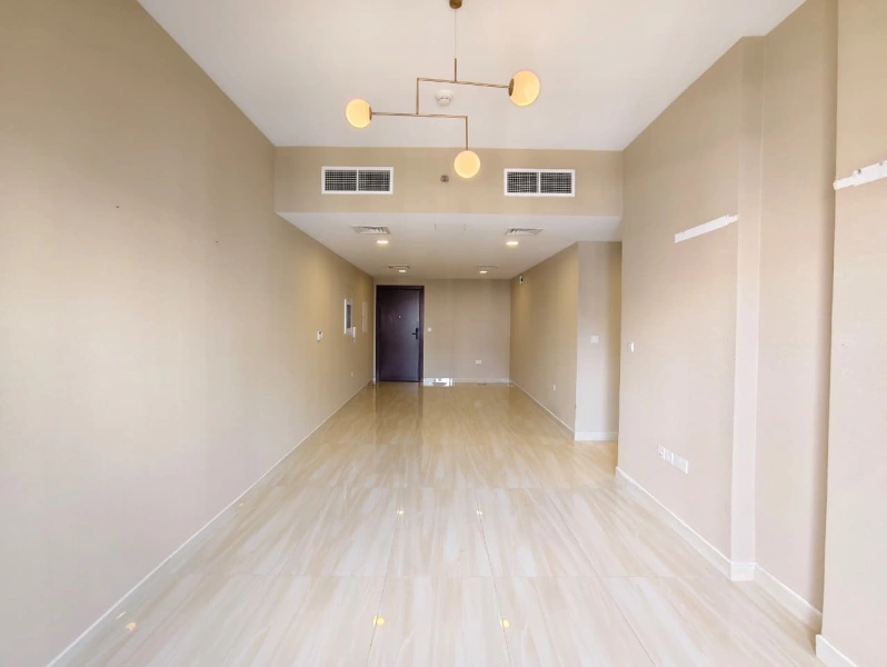 Atemberaubende 2-Zimmer-Wohnung mit Dienstmädchen Zimmer und große Annehmlichkeiten