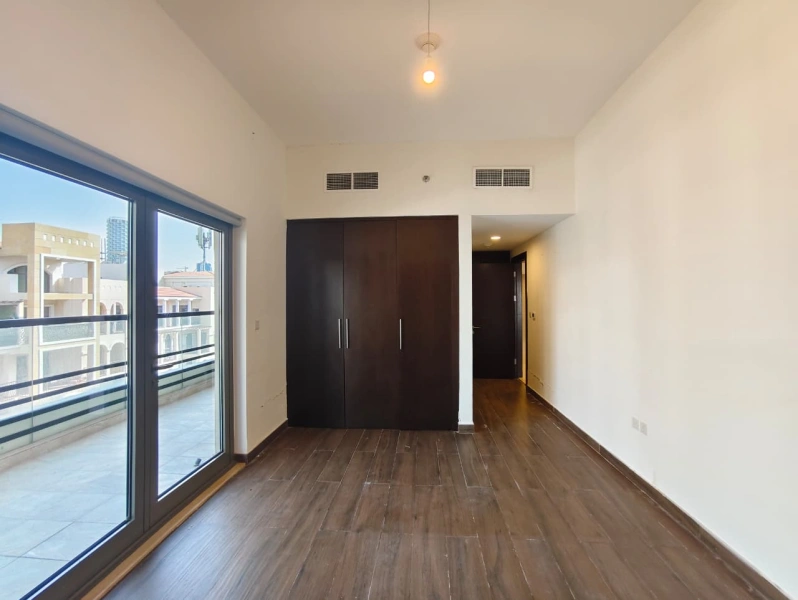 Atemberaubende 2-Zimmer-Wohnung mit Dienstmädchen Zimmer und große Annehmlichkeiten