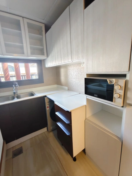 Atemberaubende 2-Zimmer-Wohnung mit Dienstmädchen Zimmer und große Annehmlichkeiten