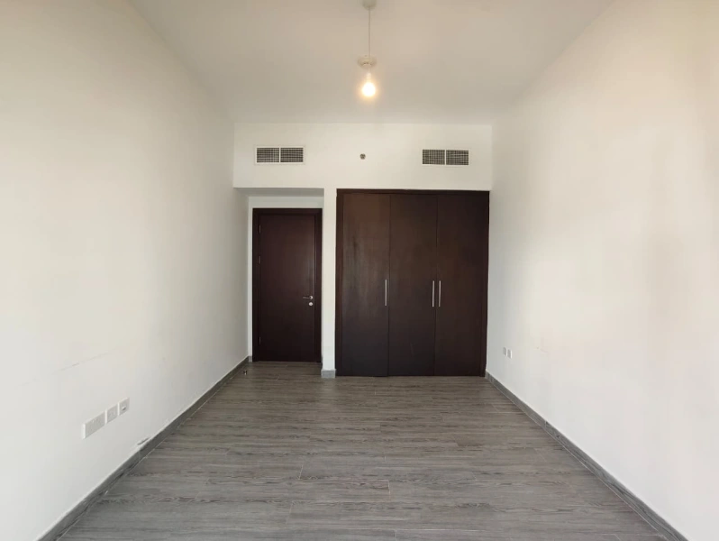 Atemberaubende 2-Zimmer-Wohnung mit Dienstmädchen Zimmer und große Annehmlichkeiten