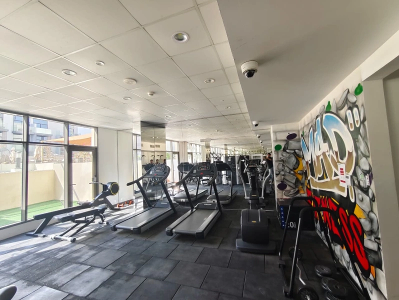 Atemberaubende 2-Zimmer-Wohnung mit Dienstmädchen Zimmer und große Annehmlichkeiten