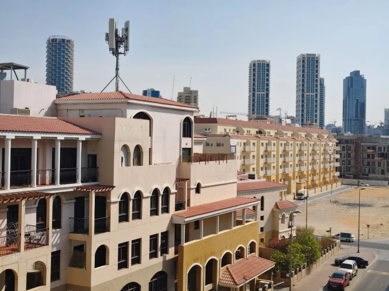 Atemberaubende 2-Zimmer-Wohnung mit Dienstmädchen Zimmer und große Annehmlichkeiten