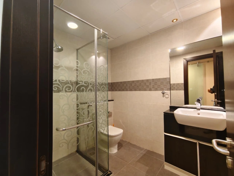 Atemberaubende 2-Zimmer-Wohnung mit Dienstmädchen Zimmer und große Annehmlichkeiten