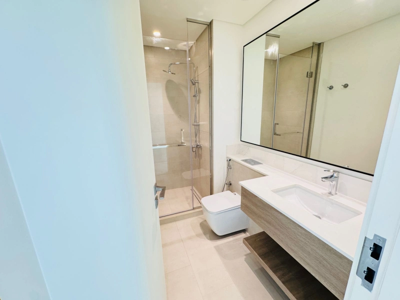 Stilvolle 3BR Stadthaus: Brandneu, modernes Design, beste Lage!