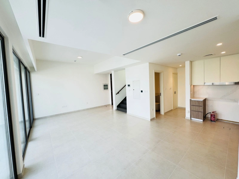 Stilvolle 3BR Stadthaus: Brandneu, modernes Design, beste Lage!