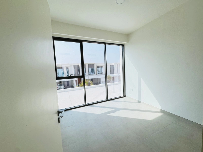 Stilvolle 3BR Stadthaus: Brandneu, modernes Design, beste Lage!