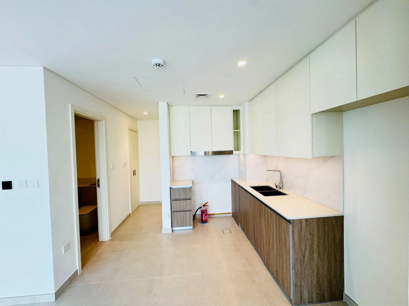 Stilvolle 3BR Stadthaus: Brandneu, modernes Design, beste Lage!