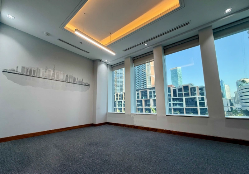 Geräumiges Büro zu vermieten - Leerstehend und bezugsfertig