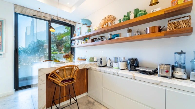 Modernes 4-Zimmer-Penthouse mit Zimmer für das Personal! Vollständig modernisiert und luxuriös!