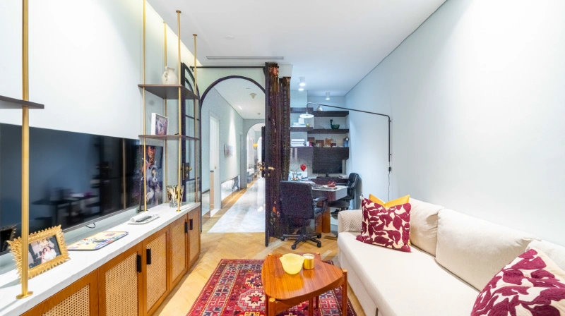 Modernes 4-Zimmer-Penthouse mit Zimmer für das Personal! Vollständig modernisiert und luxuriös!