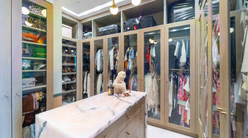 Modernes 4-Zimmer-Penthouse mit Zimmer für das Personal! Vollständig modernisiert und luxuriös!