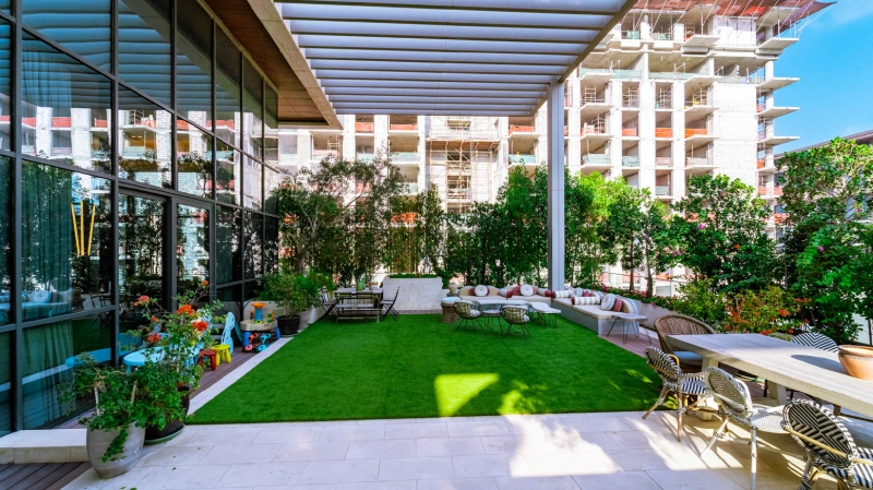 Modernes 4-Zimmer-Penthouse mit Zimmer für das Personal! Vollständig modernisiert und luxuriös!