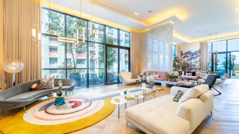 Modernes 4-Zimmer-Penthouse mit Zimmer für das Personal! Vollständig modernisiert und luxuriös!