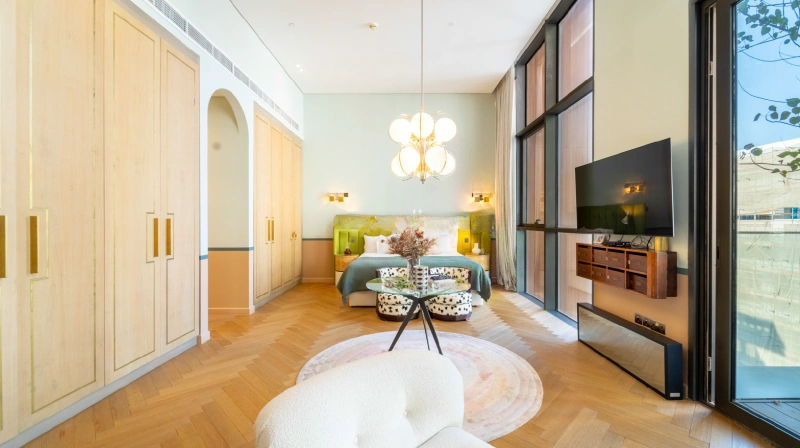 Modernes 4-Zimmer-Penthouse mit Zimmer für das Personal! Vollständig modernisiert und luxuriös!