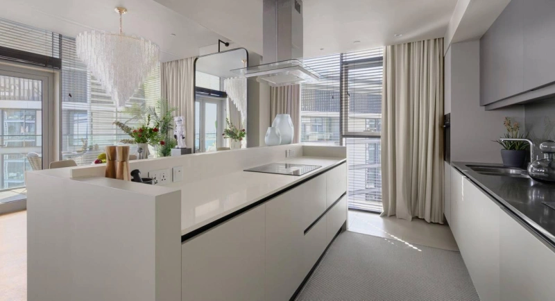 Luxuriöses 3-Zimmer-Apartment + Zimmer für Hausangestellte mit eigenem Bad auf der Insel.