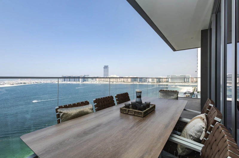 Exklusive 3-Zimmer-Luxuswohnung mit riesigem Balkon und Meerblick