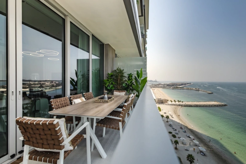 Exklusive 3-Zimmer-Luxuswohnung mit riesigem Balkon und Meerblick