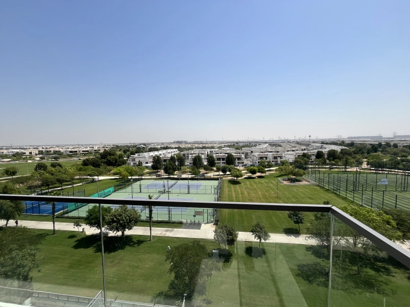 Spacieux appartement d'angle de 4 pièces avec vue sur le parc à Loreto 1B, Damac Hills