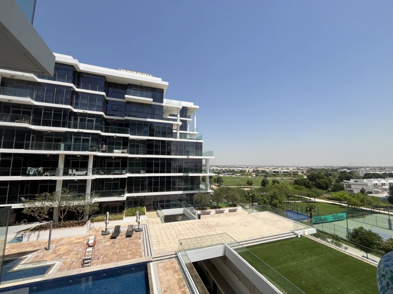 Spacieux appartement d'angle de 4 pièces avec vue sur le parc à Loreto 1B, Damac Hills
