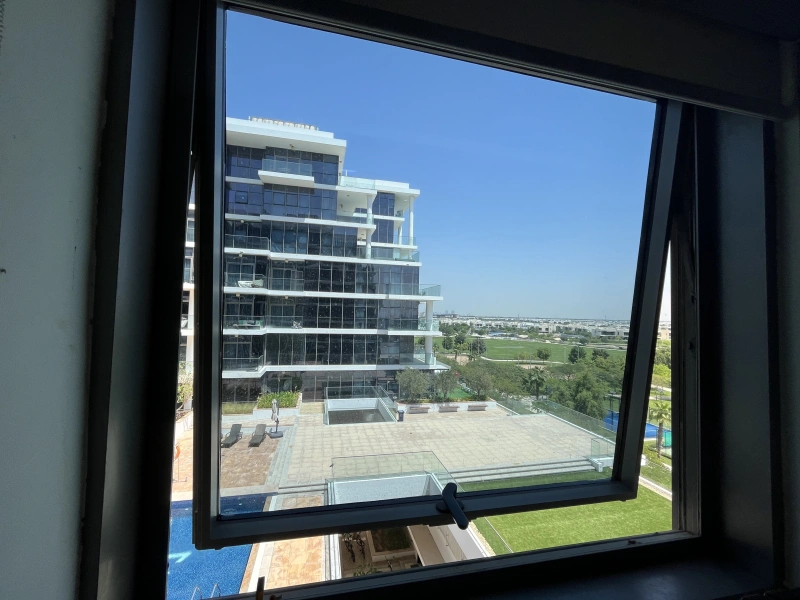Spacieux appartement d'angle de 4 pièces avec vue sur le parc à Loreto 1B, Damac Hills