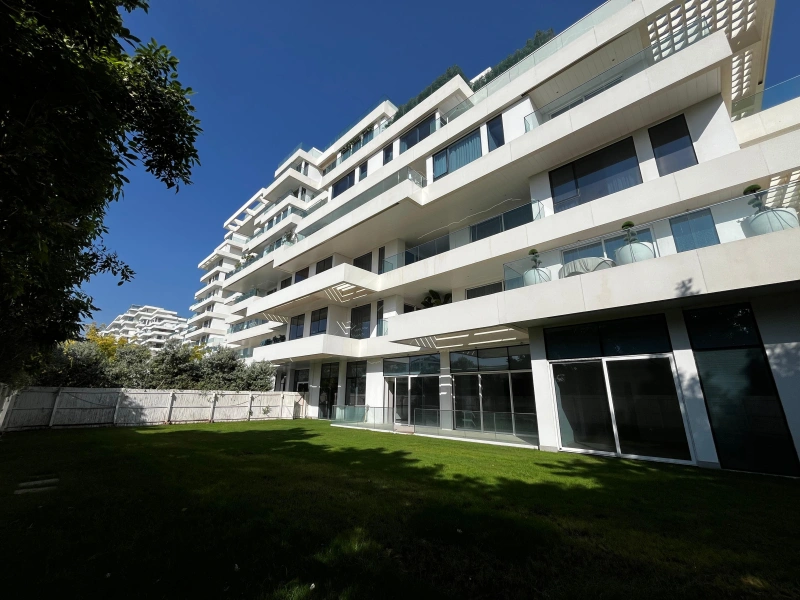 Exklusive Luxuswohnung in Seventh Heaven mit Private Gartenidylle und balkon mit Pflanzenpracht!