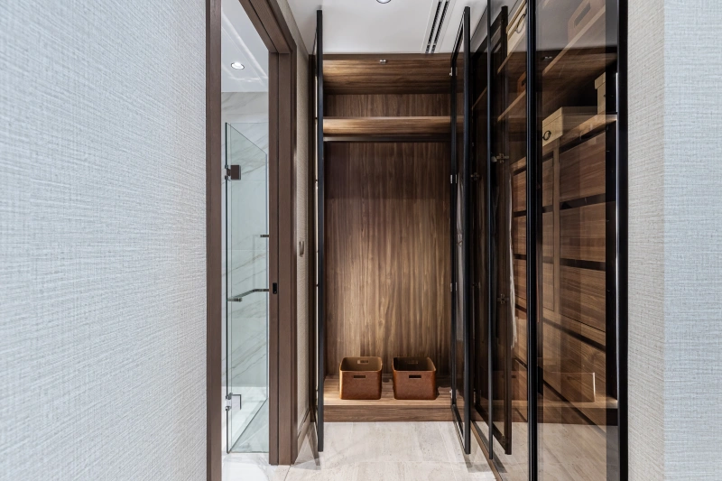 Moderne 2-Zimmer-Wohnung mit Regendusche und bodentiefen Fenstern