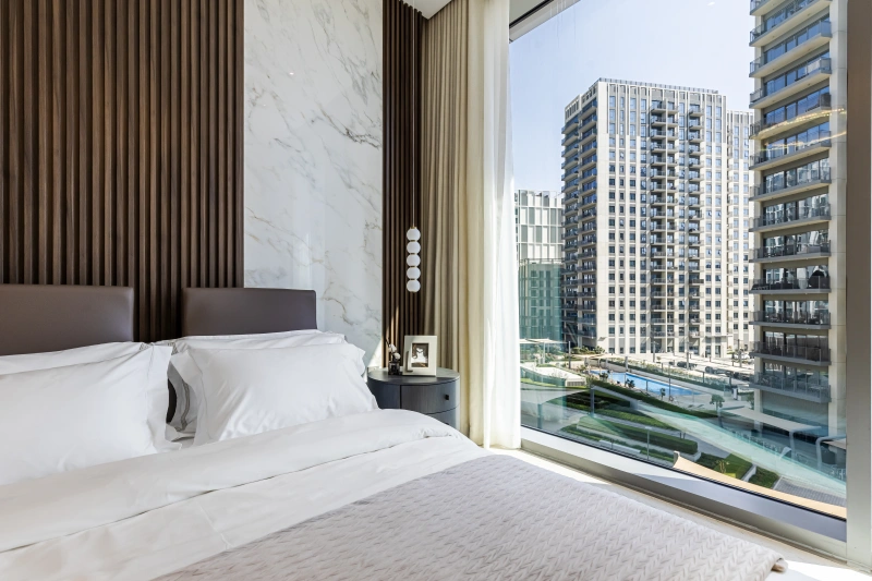 Moderne 2-Zimmer-Wohnung mit Regendusche und bodentiefen Fenstern