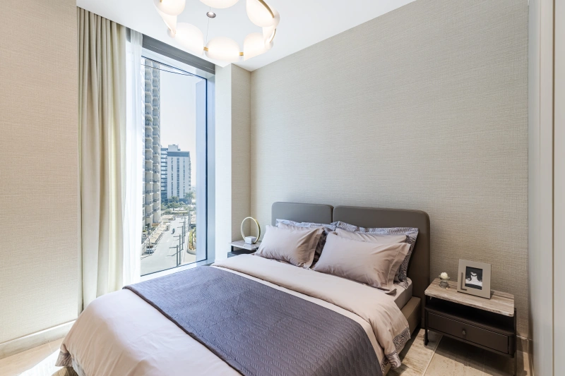 Moderne 2-Zimmer-Wohnung mit Regendusche und bodentiefen Fenstern