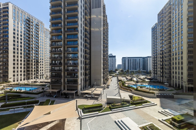 Moderne 2-Zimmer-Wohnung mit Regendusche und bodentiefen Fenstern